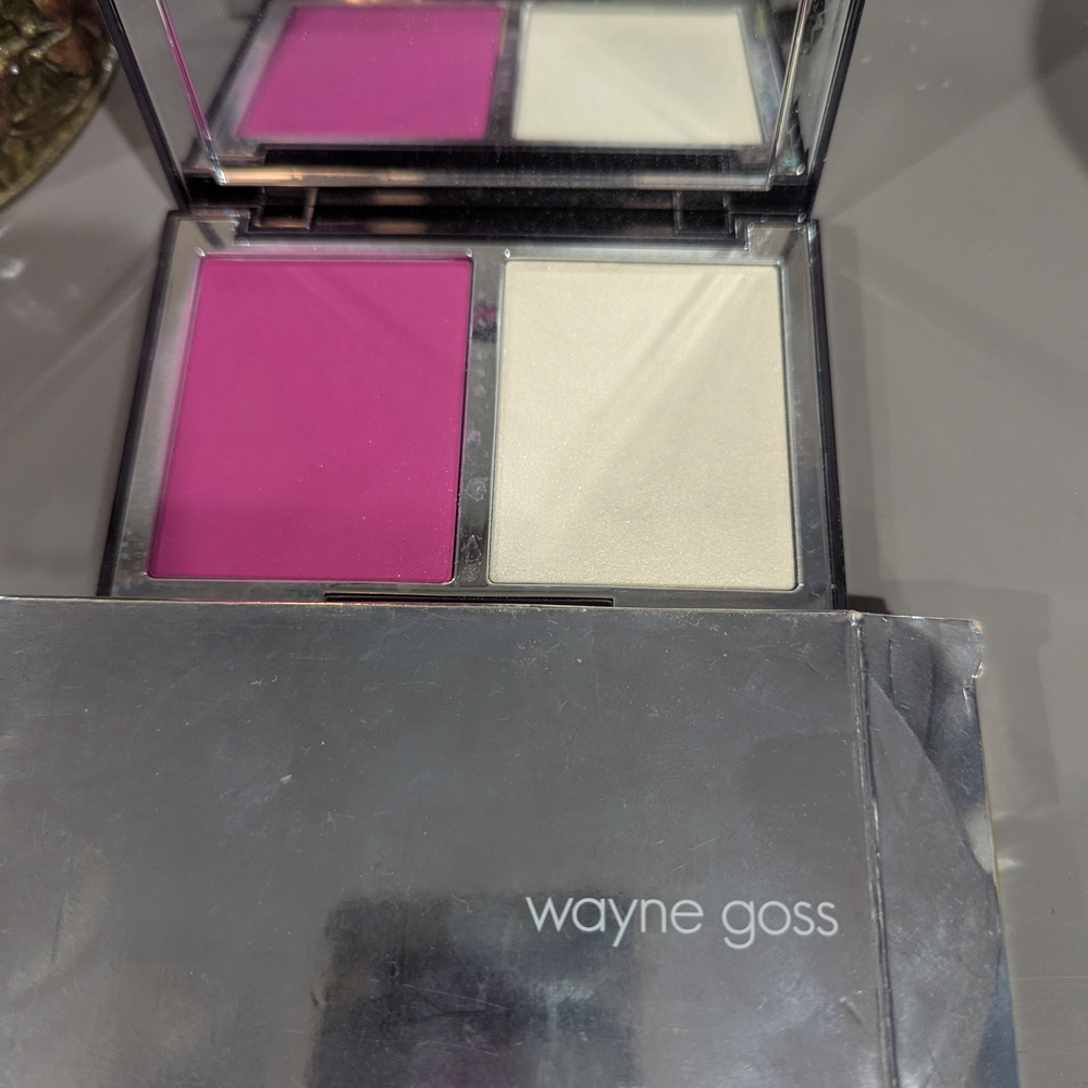 Wayne Goss Blush and Highlighter Palette - Bold Pink and Soft Cream